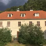아파트 Kamenny Dum S Vyhledem Na Zamek 20km Od Prahy *