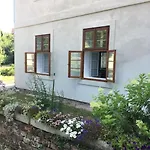 Kamenný Dům S Výhledem Na Zámek 20km Od Prahy Apartamento Nizbor
