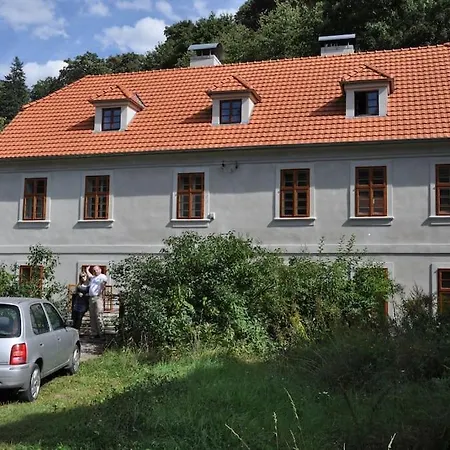 Apt. Overlooking The Castle Nizbor20km From Prague Nizbor