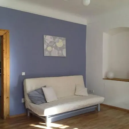 Apartman Kamenny Dum S Vyhledem Na Zamek 20km Od Prahy *