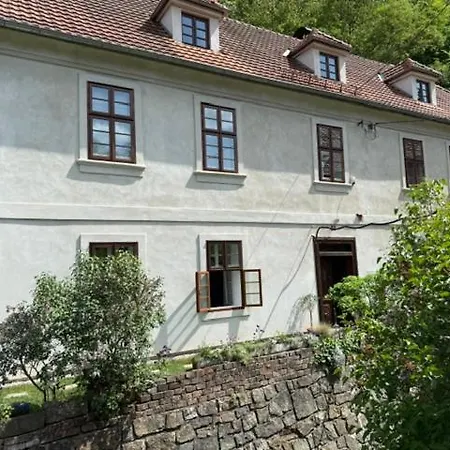 Kamenný Dům S Výhledem Na Zámek 20km Od Prahy